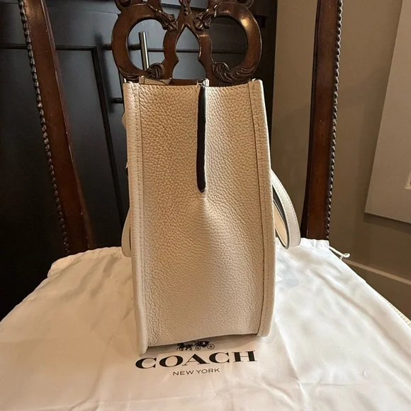 Coach Tyler Carryall 28 Bag - Picture 2 of 14